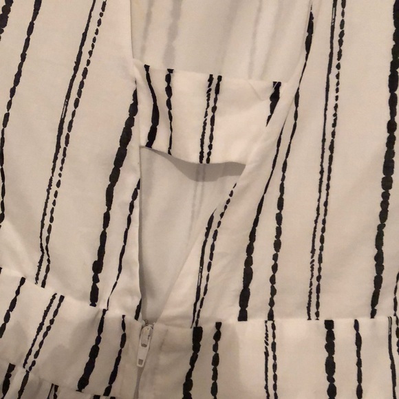 Forever 21 black and white dress. - Picture 4 of 7